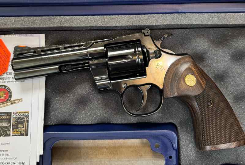 Colt Python blued 4” (2024) 357 mag