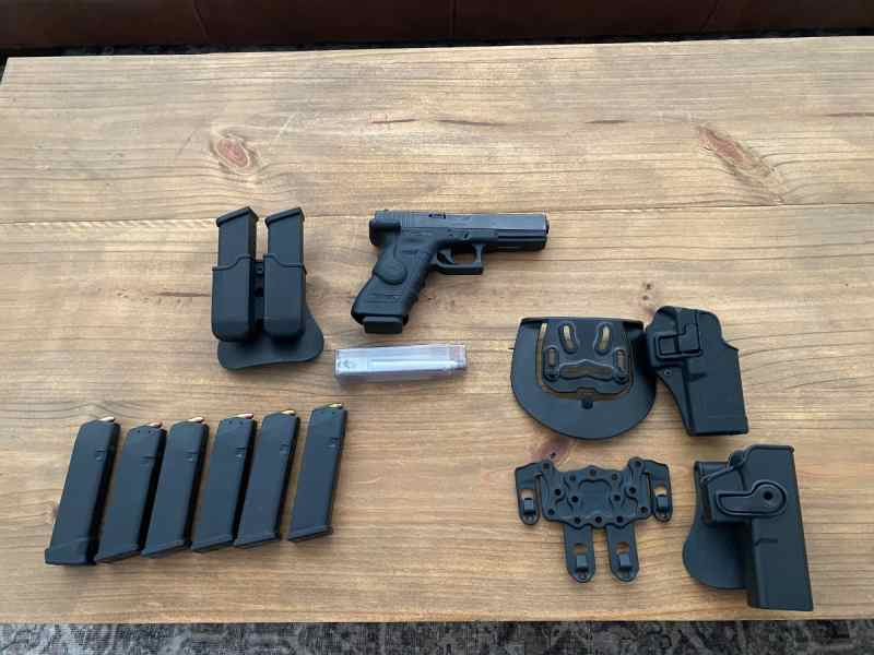 Glock 22 Gen 3 .40 S&amp;W w/ CTC Laser, 9mm Conv kit