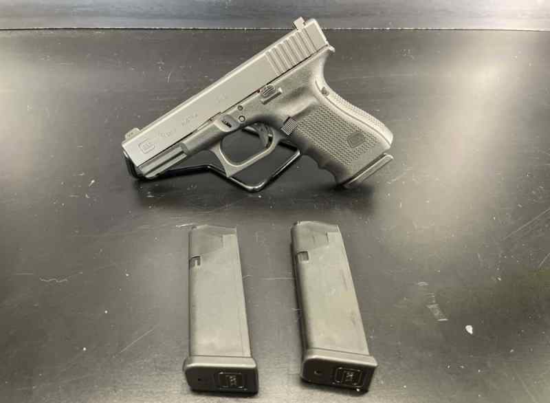 Glock 19 Gen 4 - GC - W/ Night Sights a and 3 mags