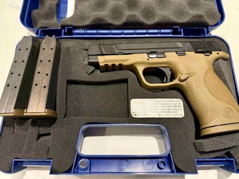 Smith &amp; Wesson M&amp;P45 Flat Dark Earth – NS &amp; Safety