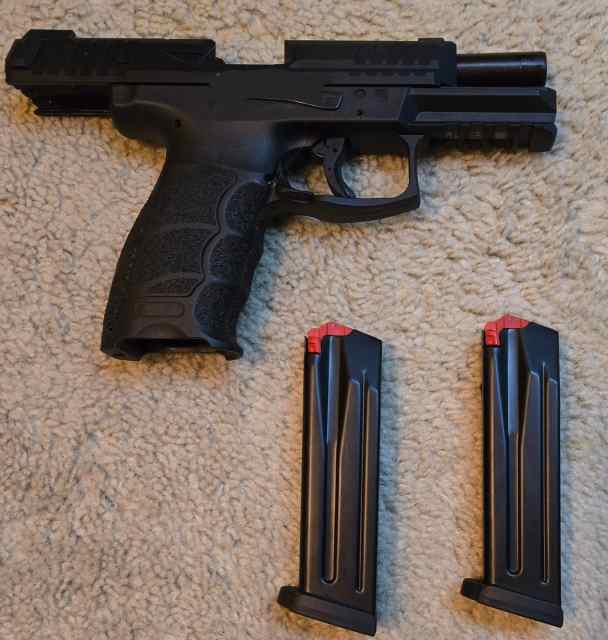 FS H&amp;K VP9 w/2 17rnd mags and box