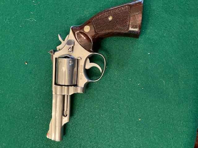 S &amp; W Model 66  357 Magnum 4&quot; barrel SS