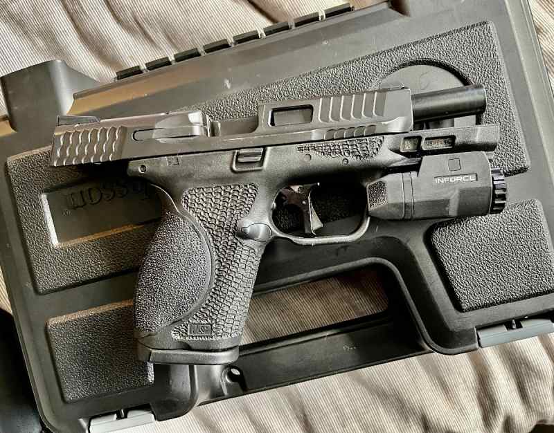 Smith and Wesson M&amp;P 2.0 9