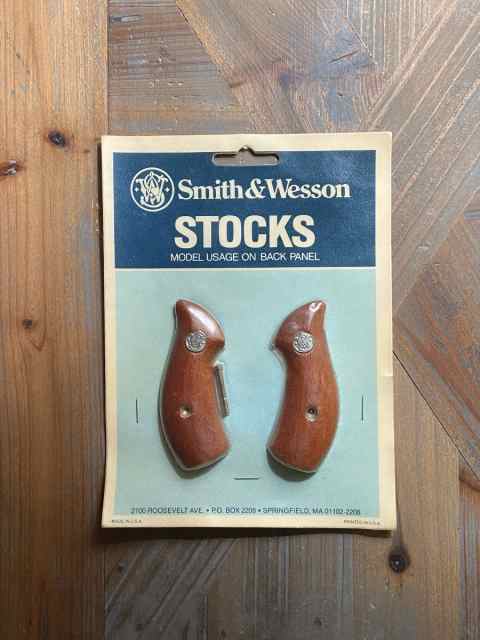 NOS Factory S&amp;W Smooth Goncalo Alves J Frame Grips