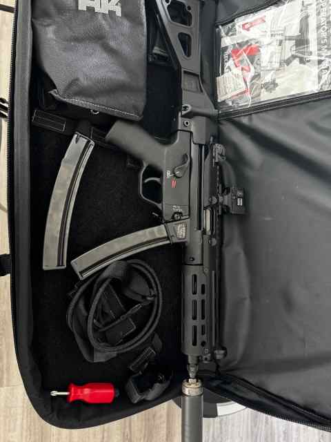 H&amp;K SP5 w/ Extras 