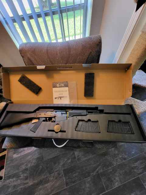 JTS 12 GAUGE AK SEMI AUTO SHOTGUN COMPLETE