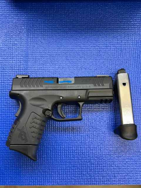 Springfield Armory XDM 40 S&amp;W- great condition