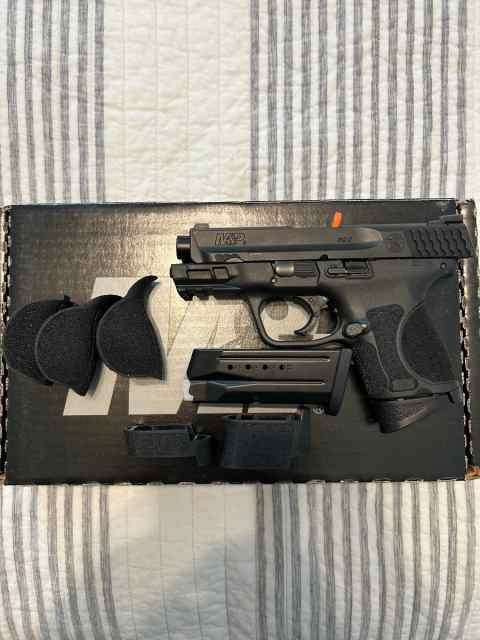 M&amp;P 2.0 subcompact 