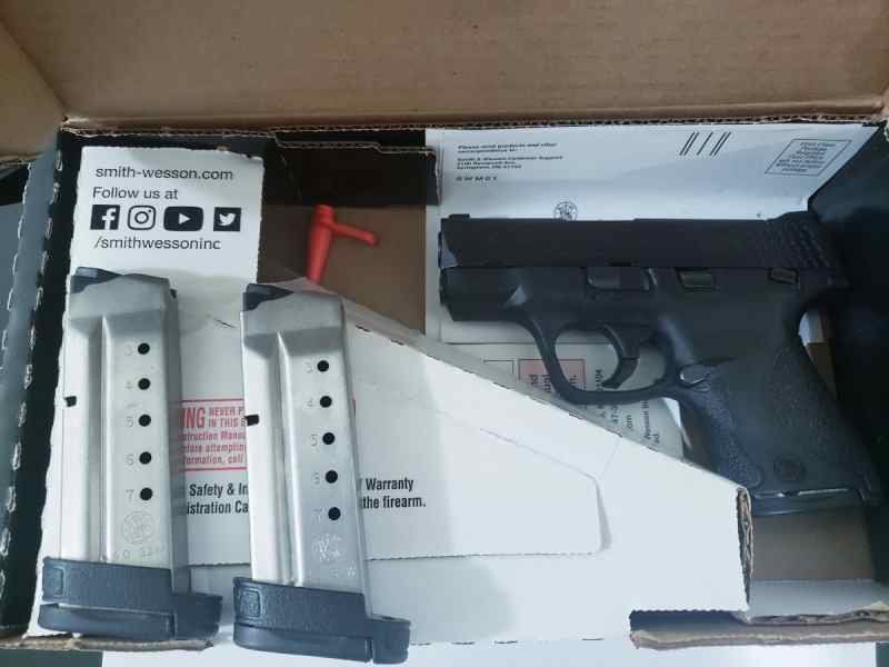 Smith and Wesson M&amp;P Shield 40 