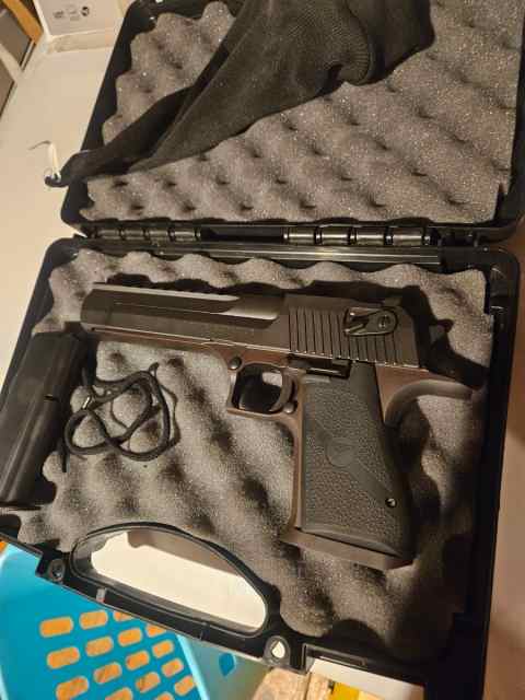 Desert Eagle  Magnum Resarch  50 AE