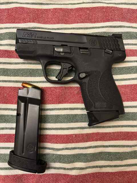 Smith and Wesson Shield Plus (3 Mags included)