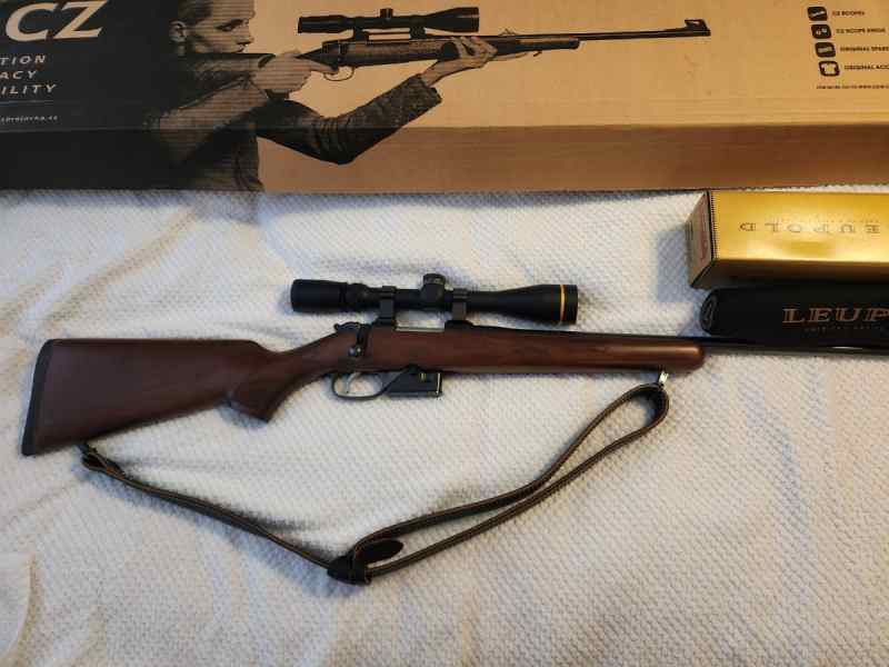 Mint CZ 527 American .223 w/Leupold VX