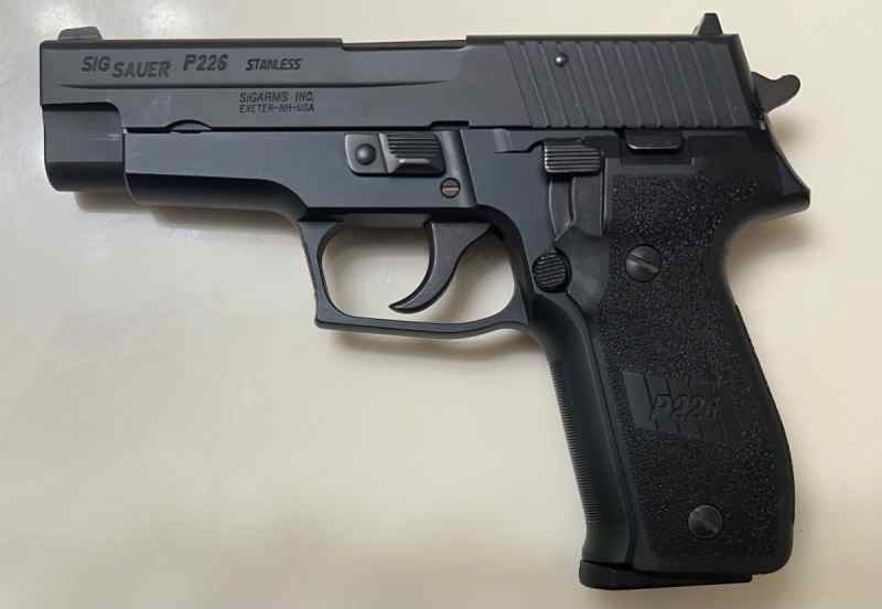 Sig Sauer P226 40 SW in excellent condition