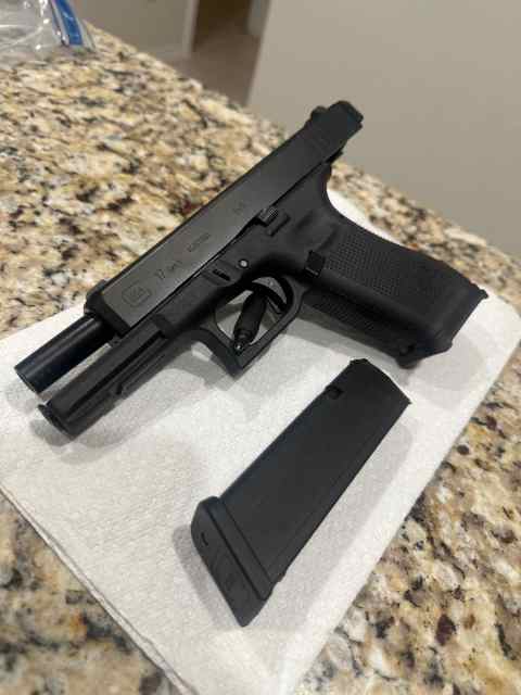 Discontinued G17 Gen5 no FS 