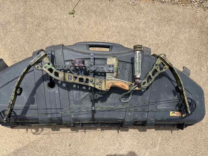 Bowtech bow with case and extras trade or sell 