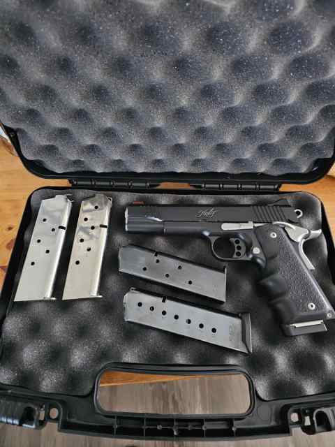 Kimber Custom LW Nightstar 45acp with ammo
