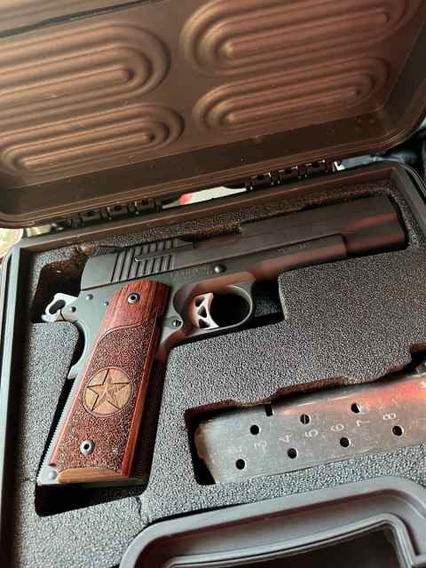 Sig Sauer 1911 Texas Edition with night Sights