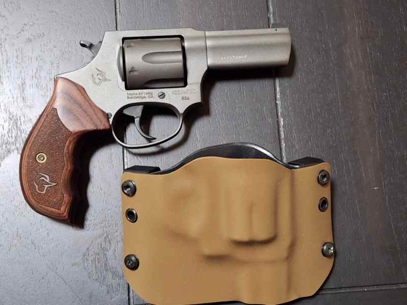 Taurus Defender 856 revolver w/ holster