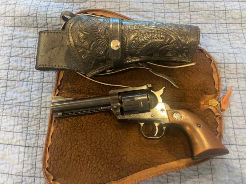 Ruger Blackhawk 4.5” .357mag w/extras