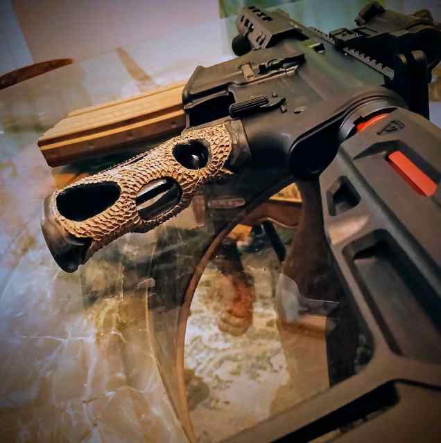 Skeletonized/stippled AR pistol grip