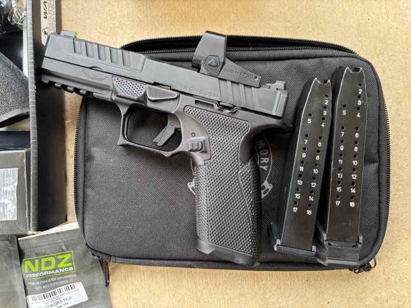 Springfield Echelon w/ Icarus Grip &amp; Optic 