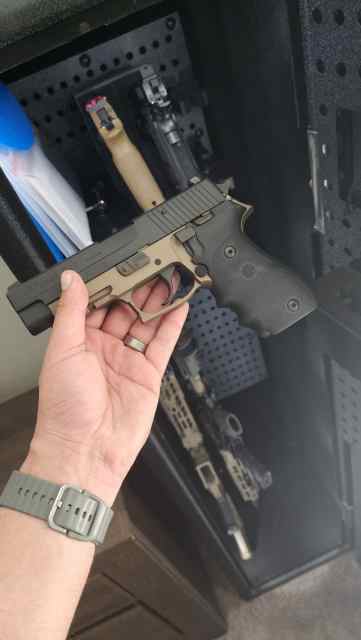 Sig P220 Combat