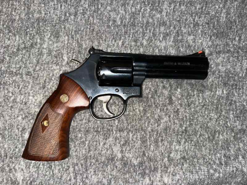 S&amp;W 586 4” 357 mag