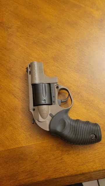 Taurus poly defender model 605 357mag 
