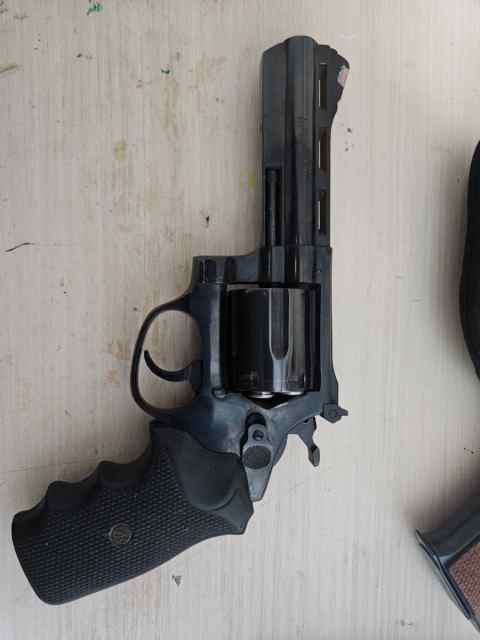 Nice Rossi M951 Revolver