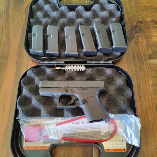 GLOCK 42 .380 Auto w/night sights + extra mags