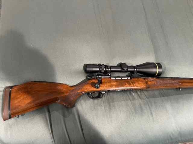 Weatherby Mark V in 257 WBY MAG w/ Scope