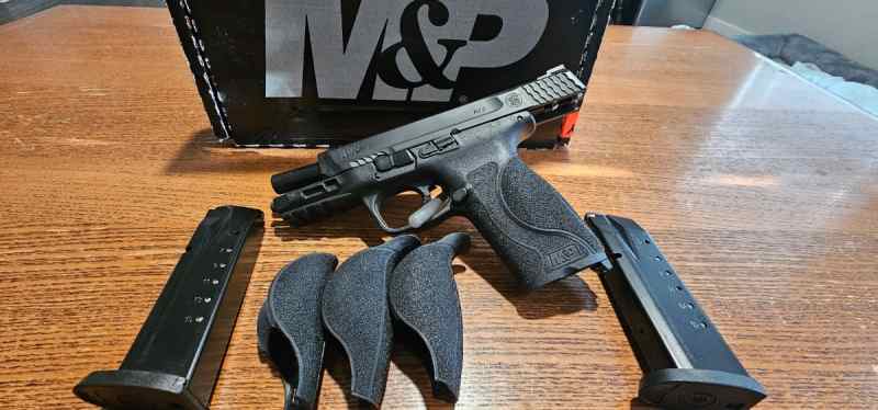 Smith &amp; Wesson M&amp;P .40 2.0