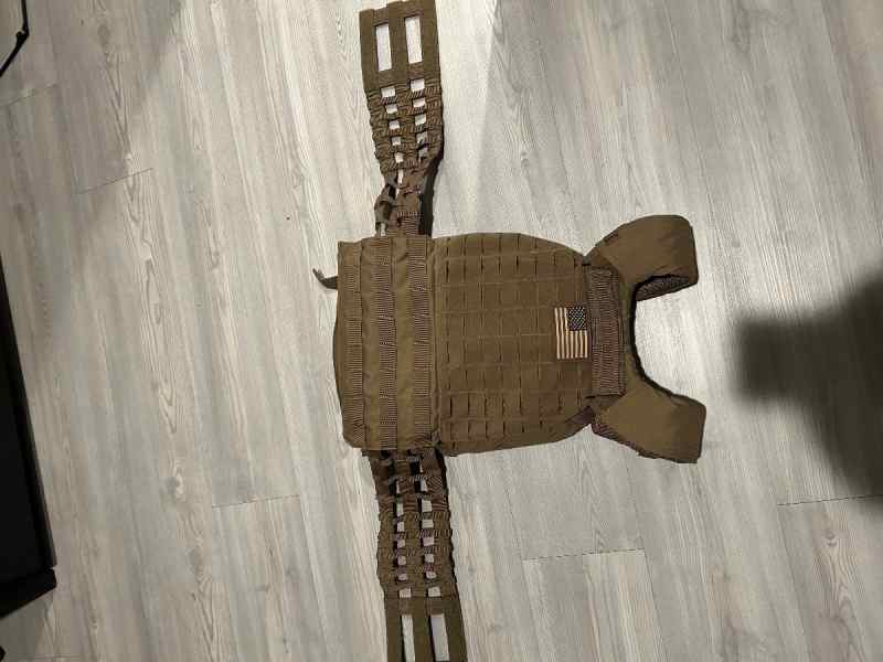 5.11 plate carrier w/ lvl 3 plates 