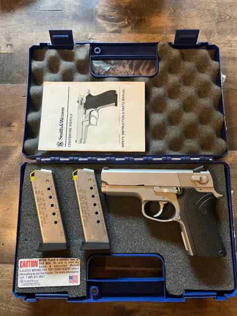 Smith &amp; Wesson 4516-1 Stainless like New 