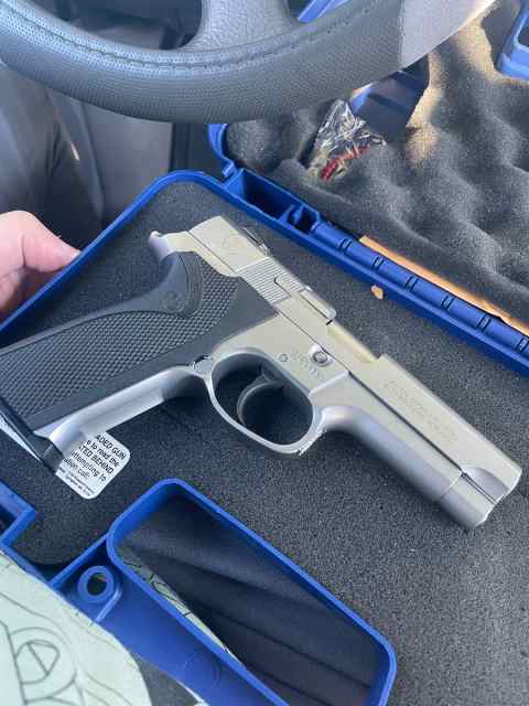 Beautiful smith and Wesson 59 series 9mm