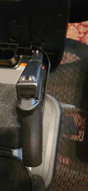 Glock 17 Gen 4 w/Nite Sites and 2-17 rd mags $550