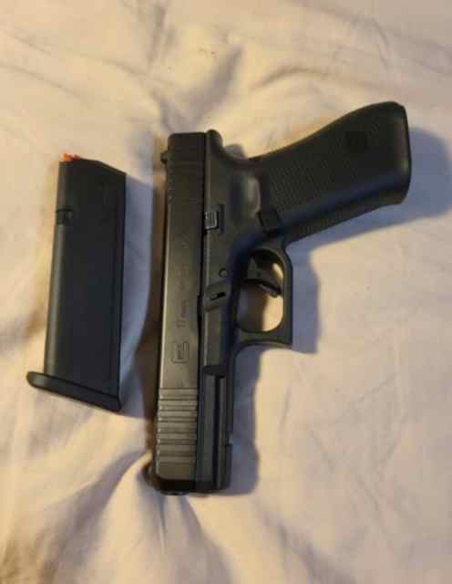 9mm Glock 17 Neatly Used