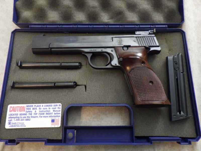 Smith &amp; Wesson Model 41 22 long rifle