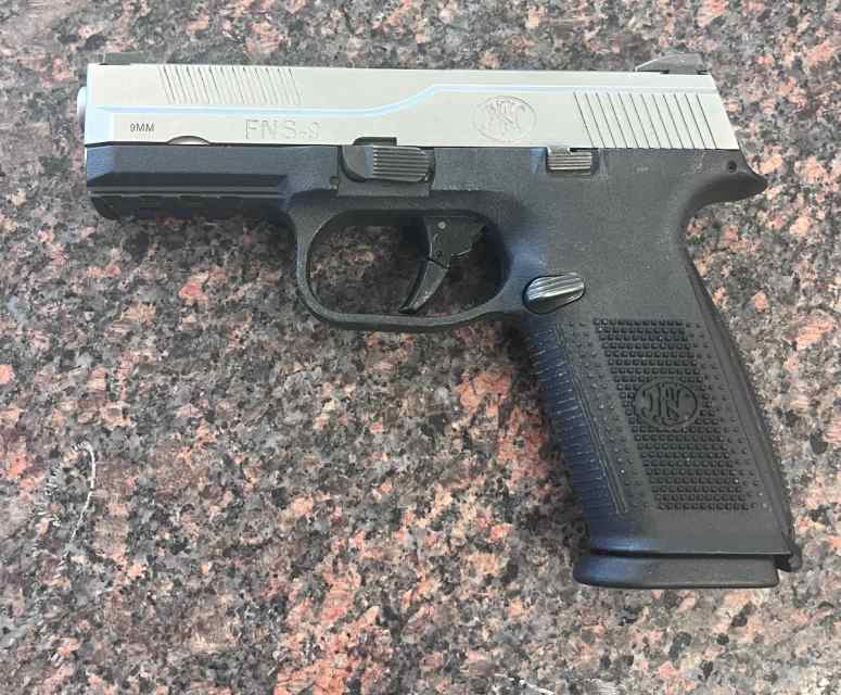 FN pistol fns-9 9mm 2mags/case