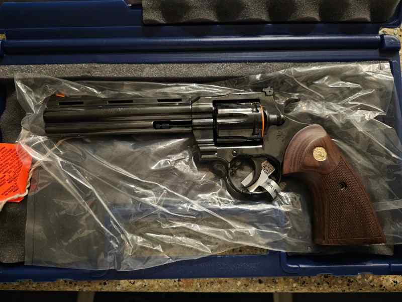 NIB Colt Python 6&quot; Blued