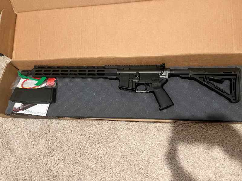 NEW IN BOX - Diamondback DB15 .556 16” AR